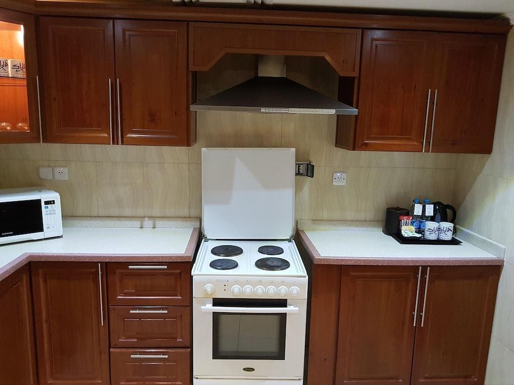 Taiba Suites Madinah Medina Exterior photo A typical kitchen