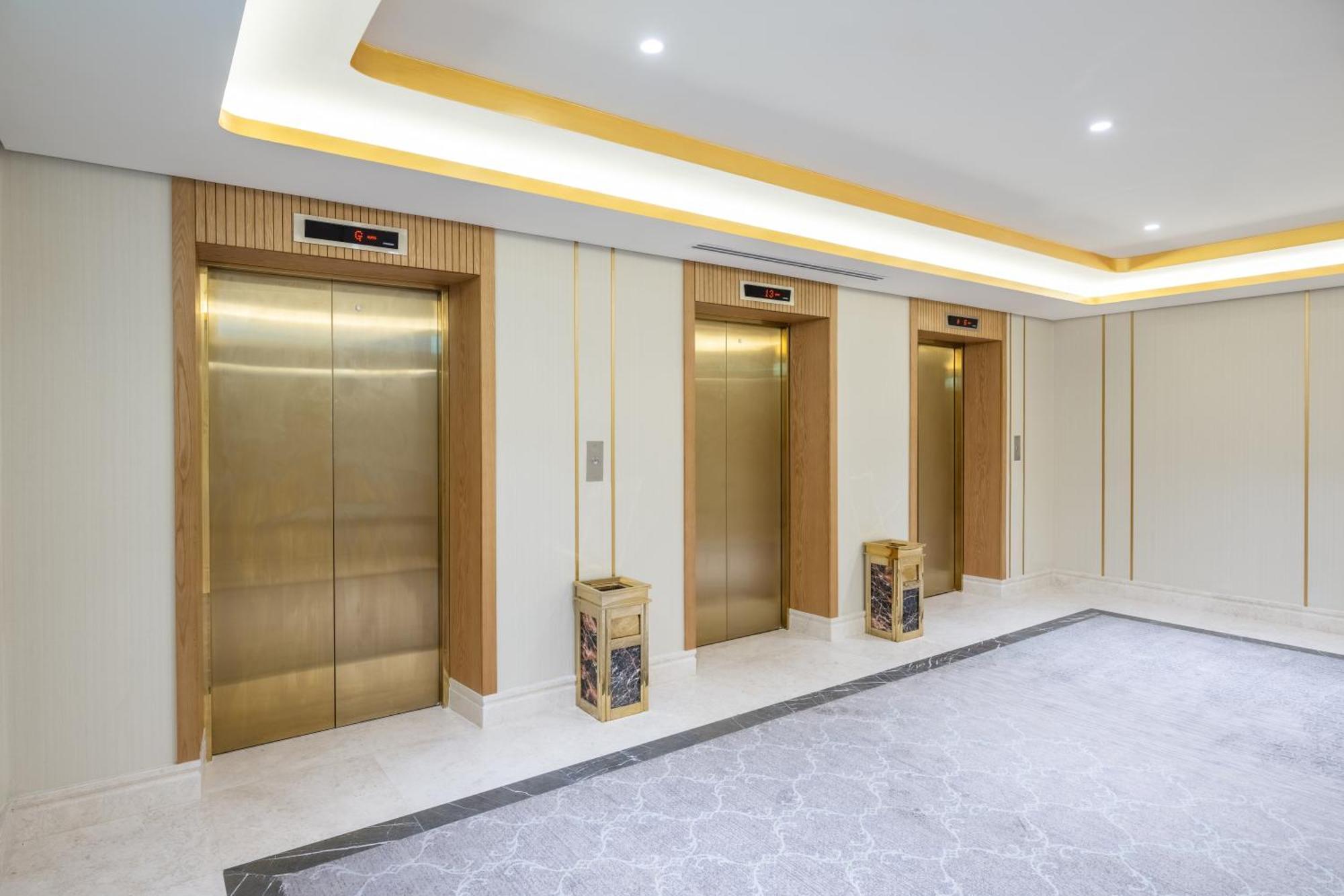 Taiba Suites Madinah Medina Exterior photo Elevators at the hotel