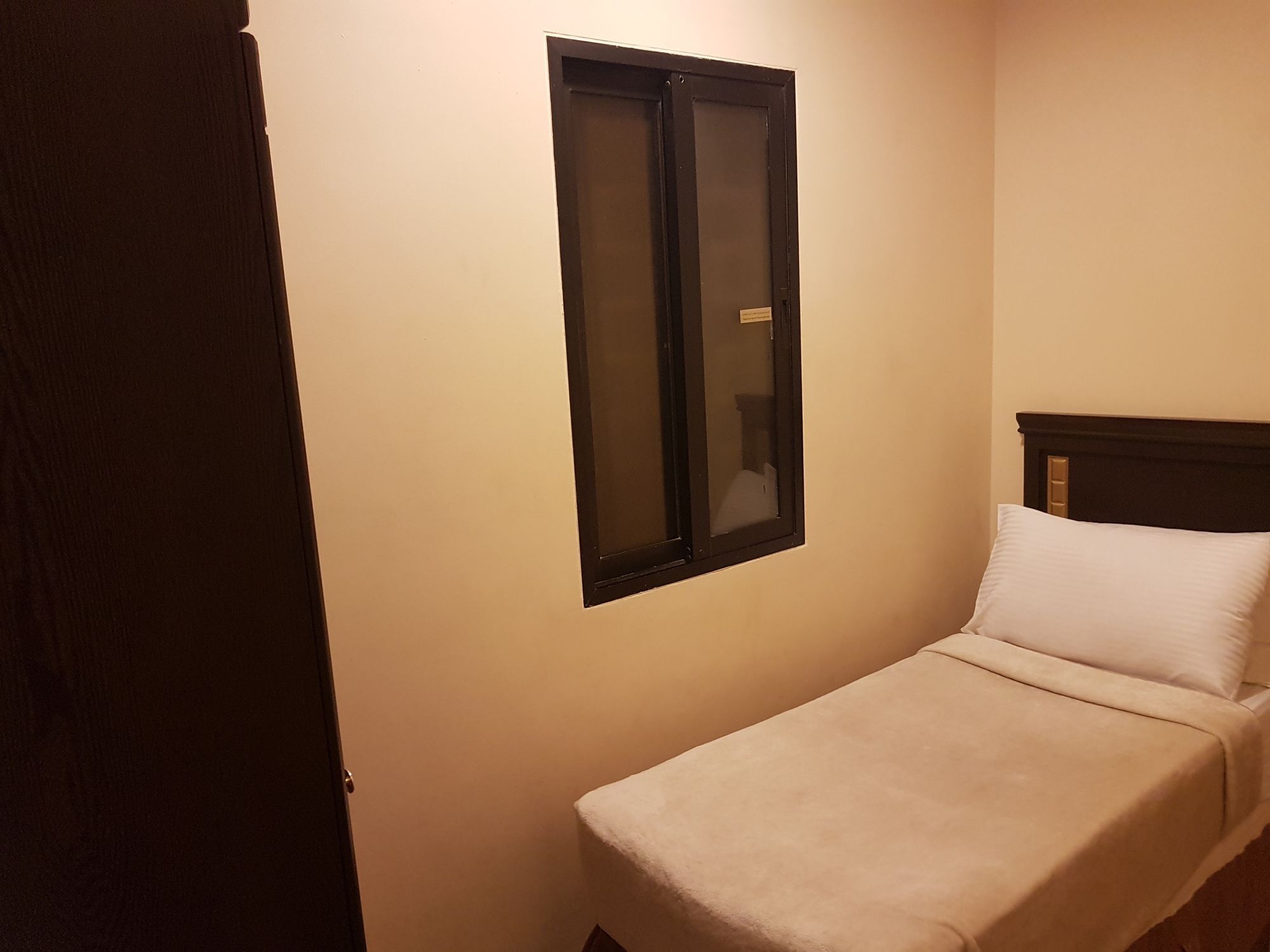 Taiba Suites Madinah Medina Exterior photo A room at the hotel