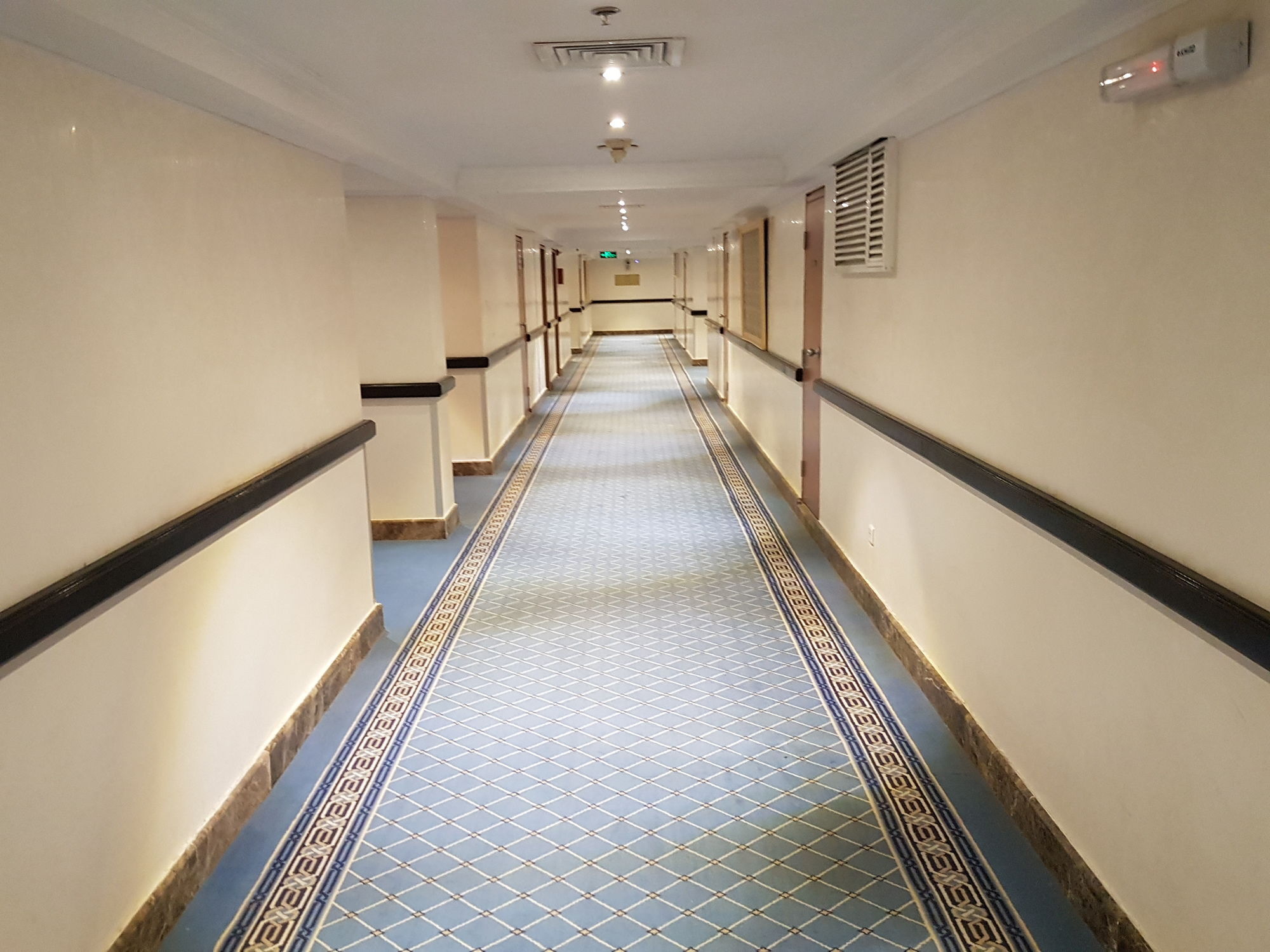 Taiba Suites Madinah Medina Exterior photo A corridor in a hotel