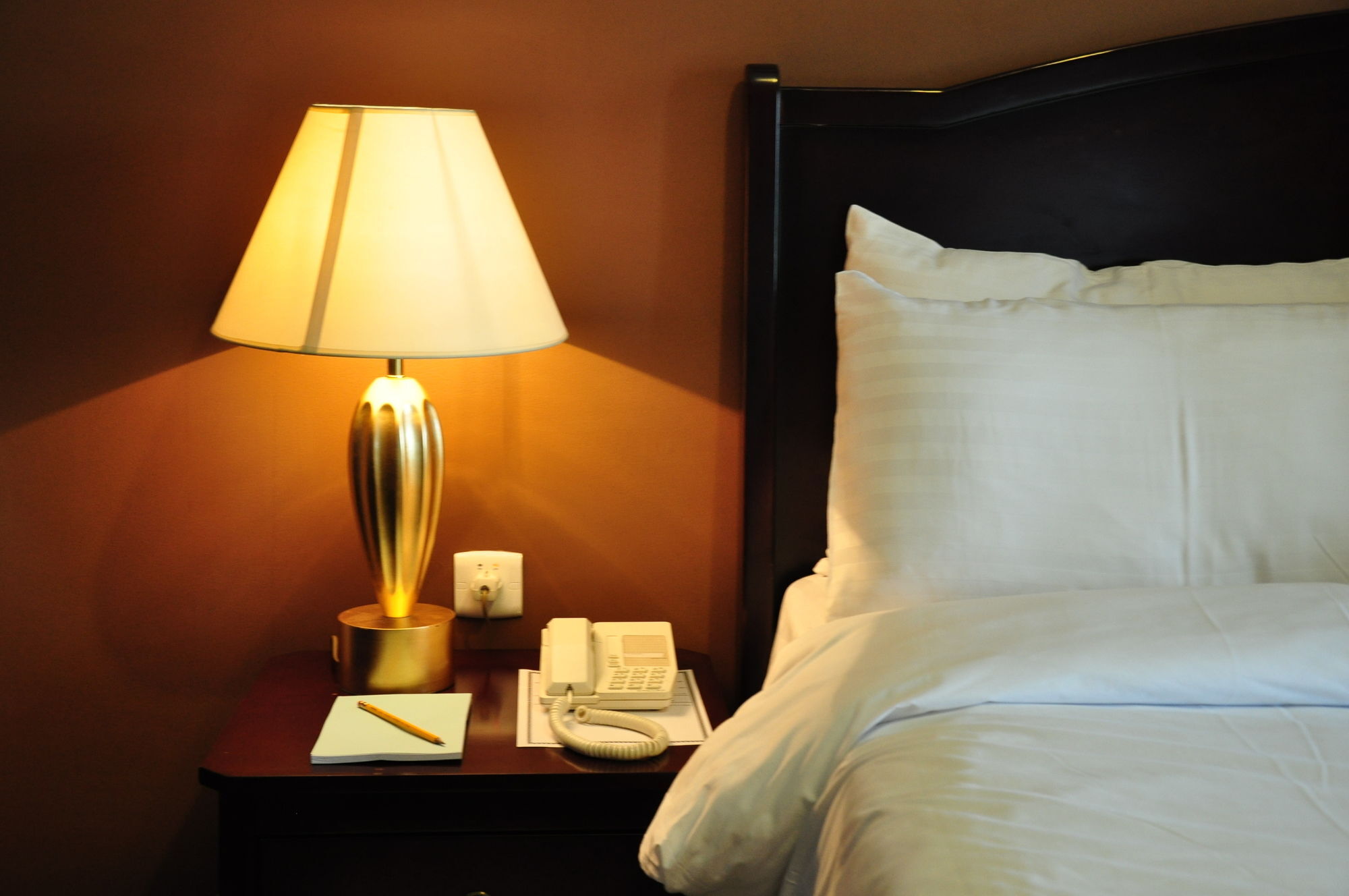 Taiba Suites Madinah Medina Exterior photo A lamp on a bedside table