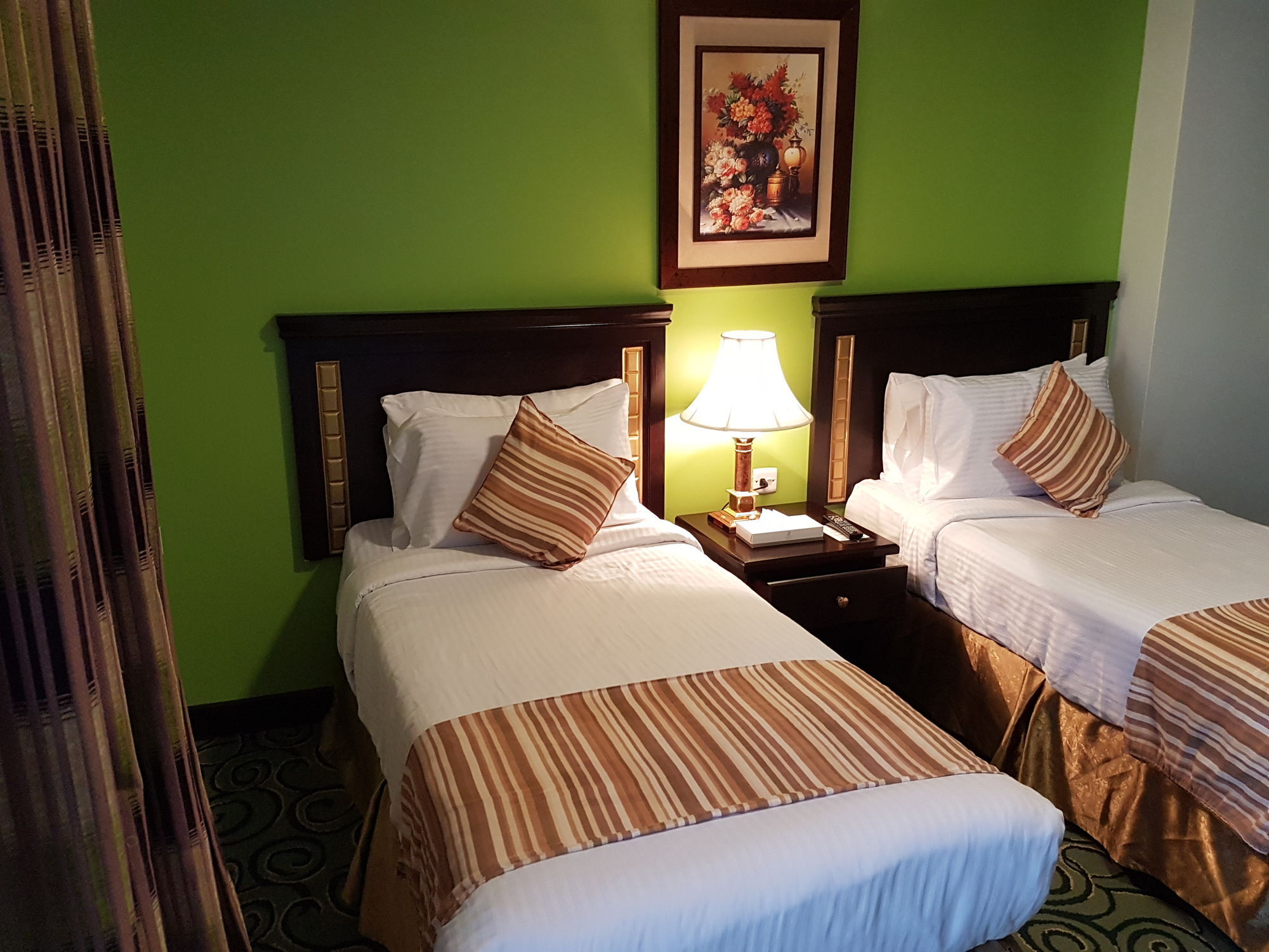Taiba Suites Madinah Medina Exterior photo A room at the hotel