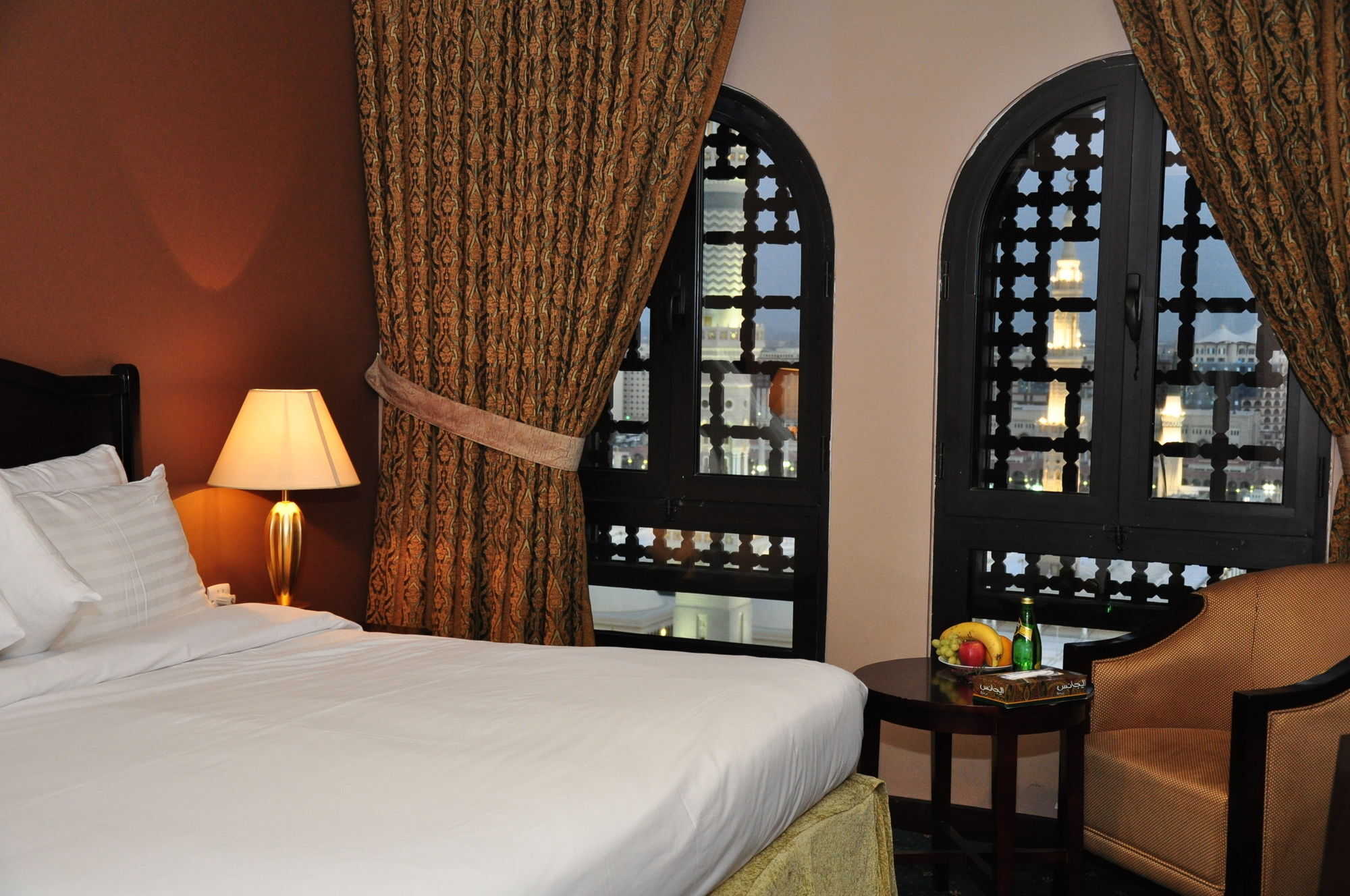 Taiba Suites Madinah Medina Exterior photo A room at the hotel